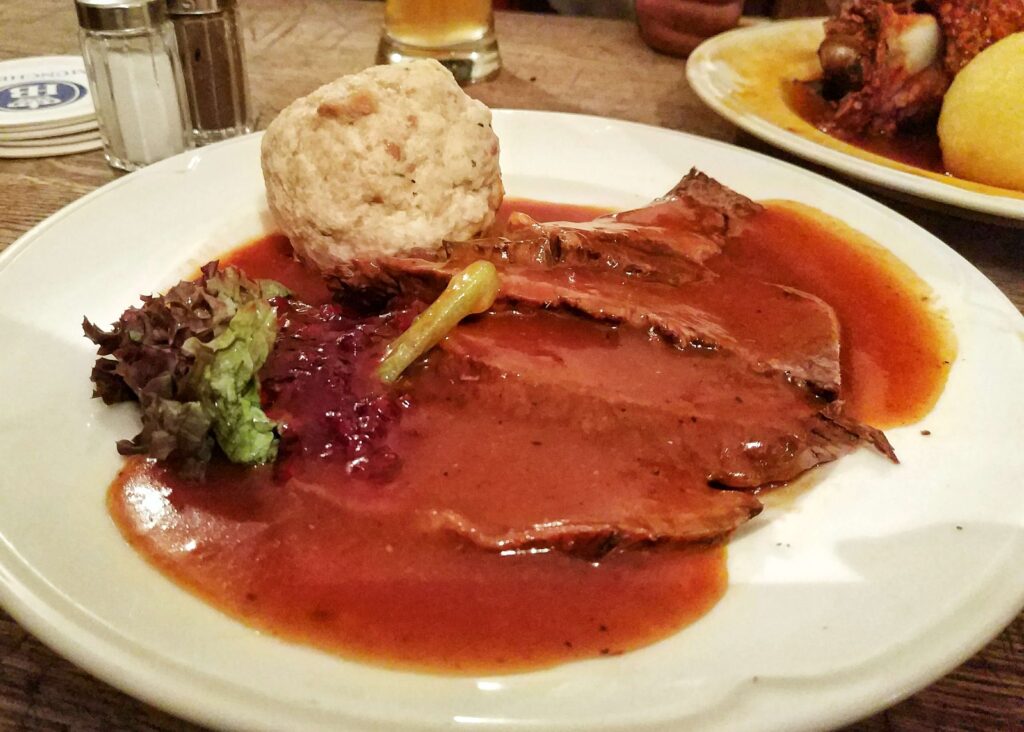 Sauerbraten in Hofbräuhaus-Müchen