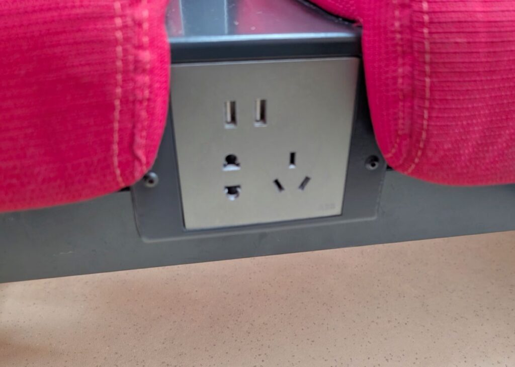 Tren Solar Plug