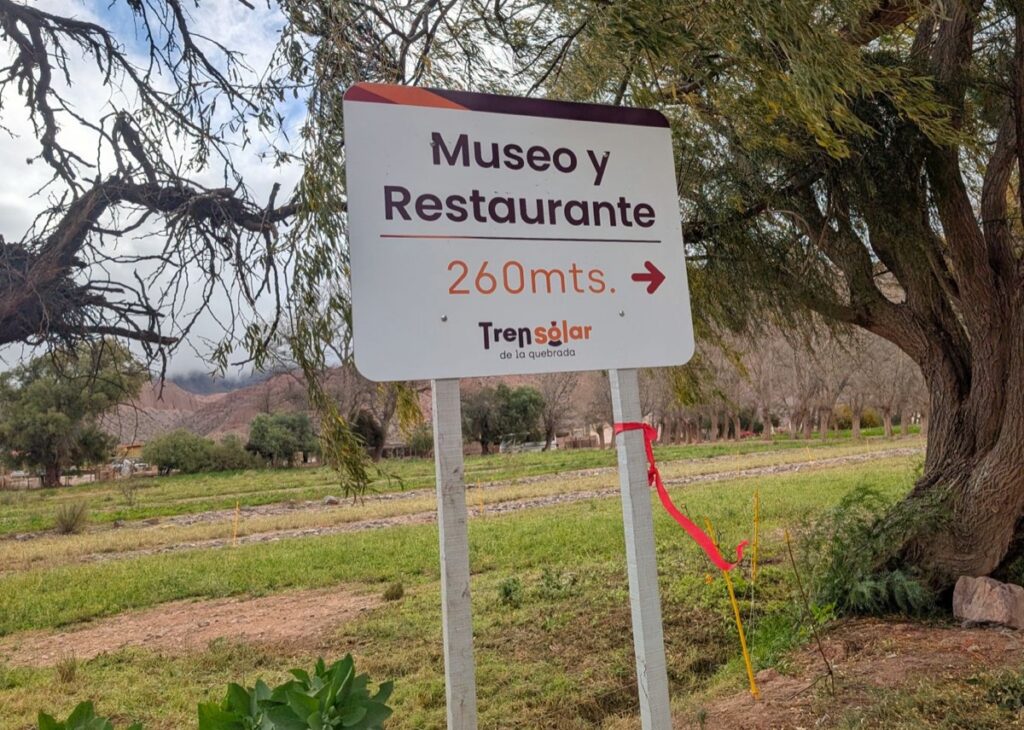 Tren Solar Posta De Hornillos Sign